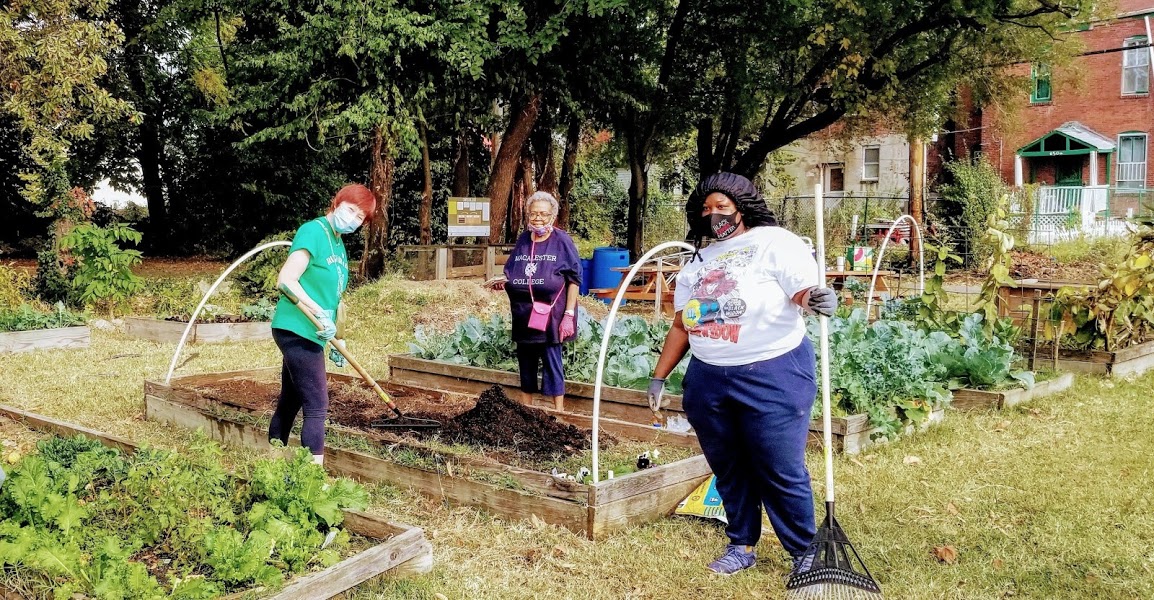 Garden volunteers 3.jpg