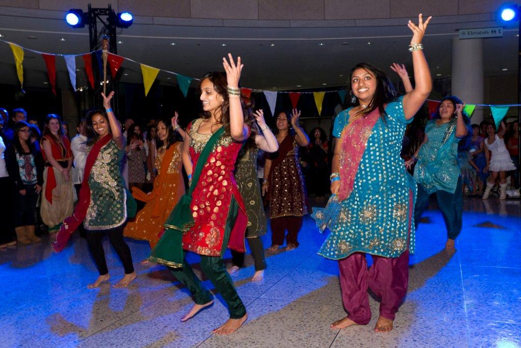 indian dancers