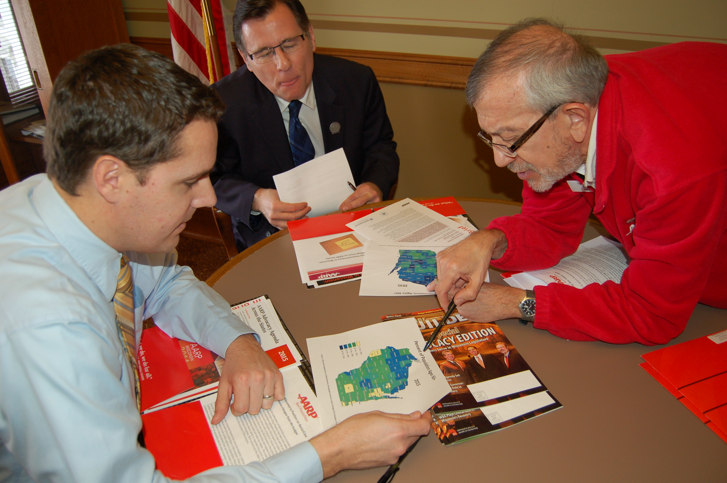 David Hinds shows map to legislators