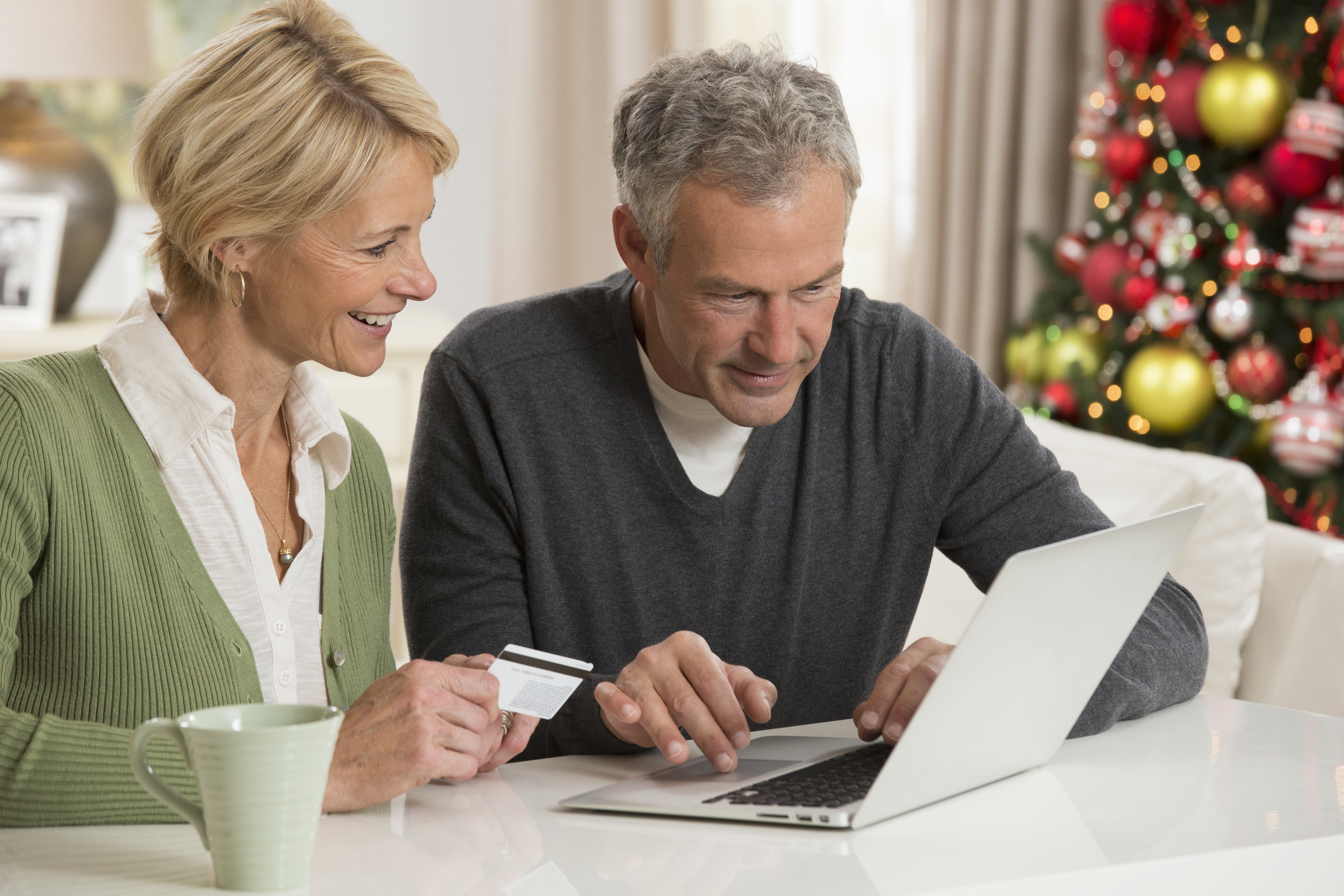 Couple shopping on laptop