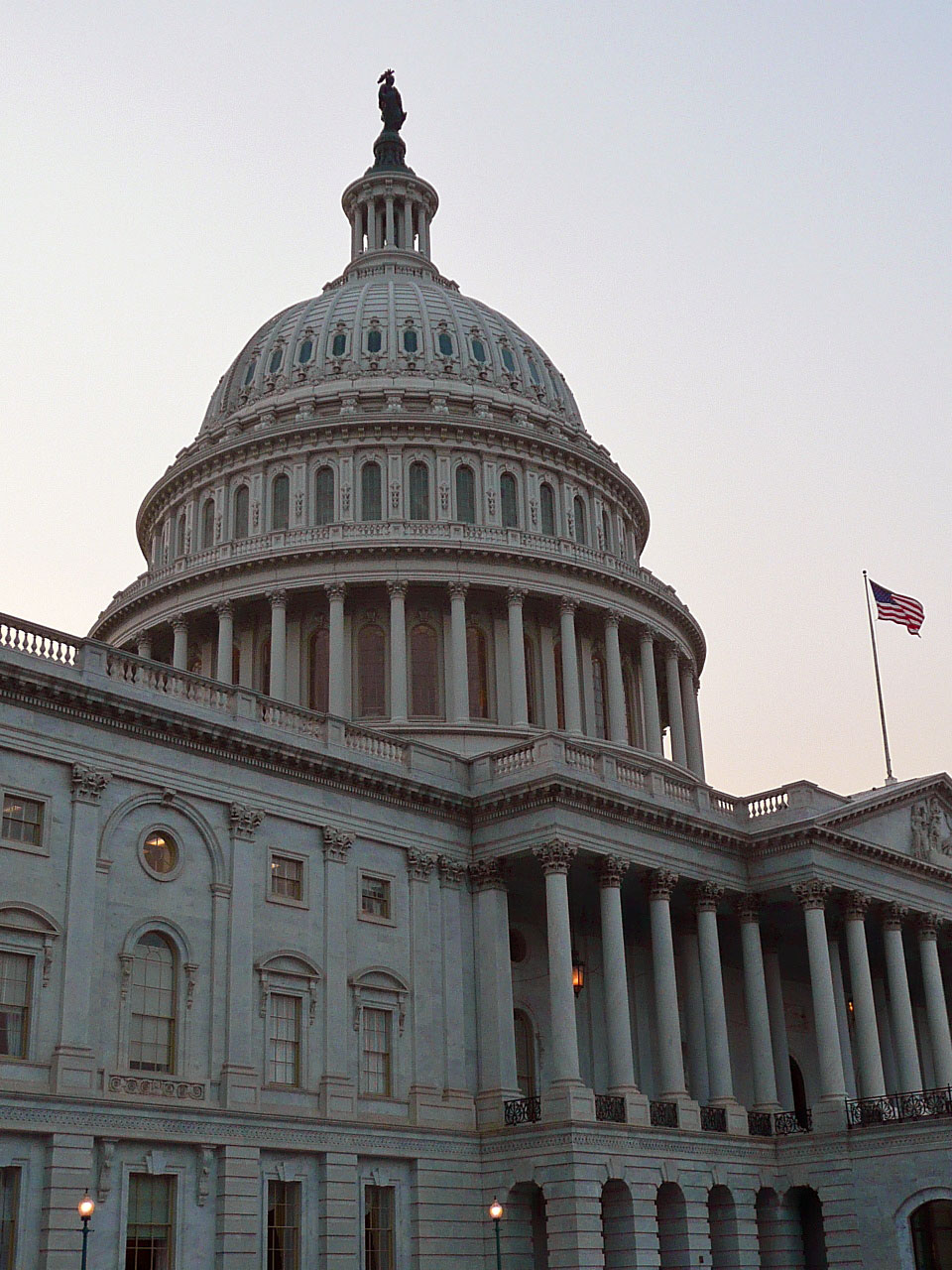 US_Capitol_flag1