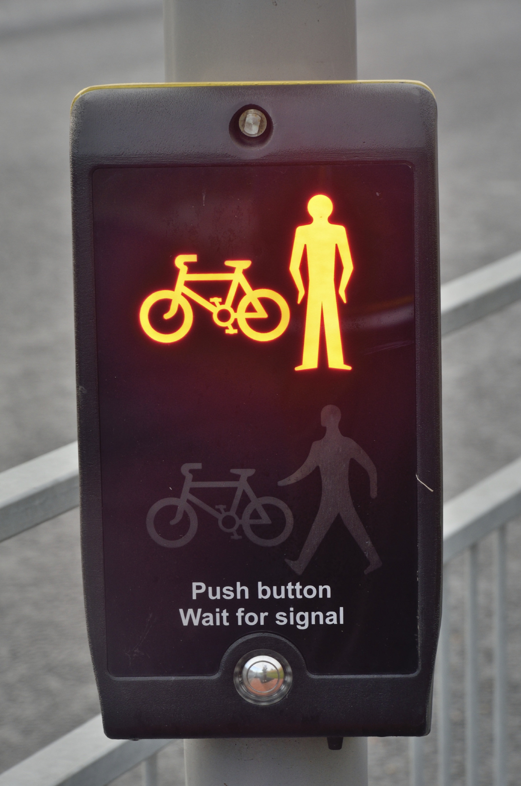 Pedestrian and cycle control on red