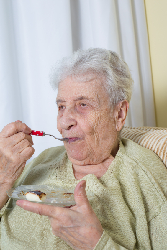 Older woman eating_hunger_bbbrrn_499,997