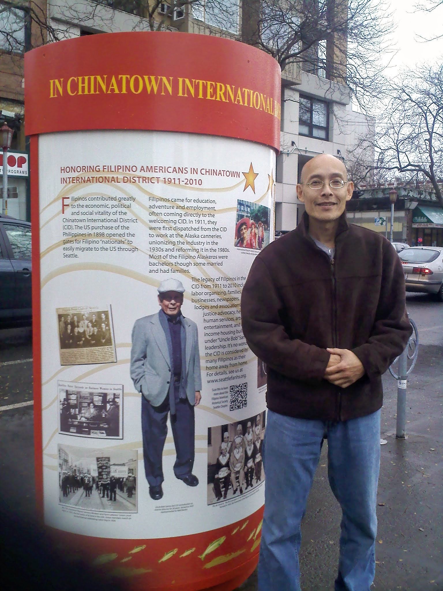 2012-11-17 Unveiling Filipino kiosk in ID 001.jpg