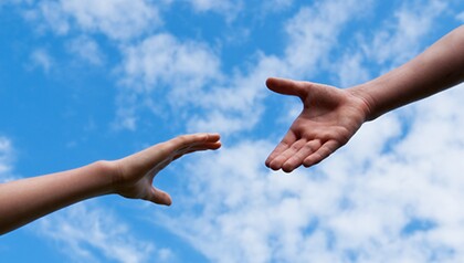 9765670S-hands