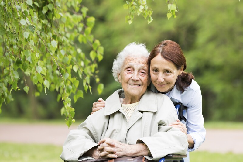 Mother_Daughter-Caregiver_© FredFroese_440000