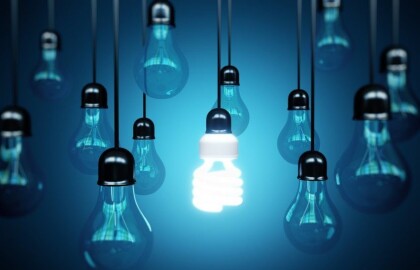 AARP Florida se opone al propuesto aumento excesivo de tarifas de Florida Power & Light que afectaría los bolsillos de los floridanos mayores