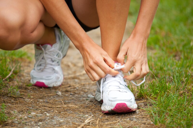 08.2014 tying shoe iStock_000017836295Small