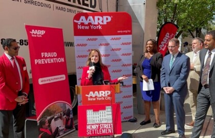 AARP NY y la Fiscal General dan comienzo a los eventos gratuitos  'Figh Fraud. Shred It!!'  en todo el estado.