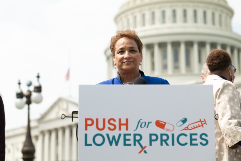 Cheriss May para AARP