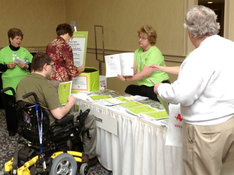 iKnow_expo_participant_reg_desk_2013