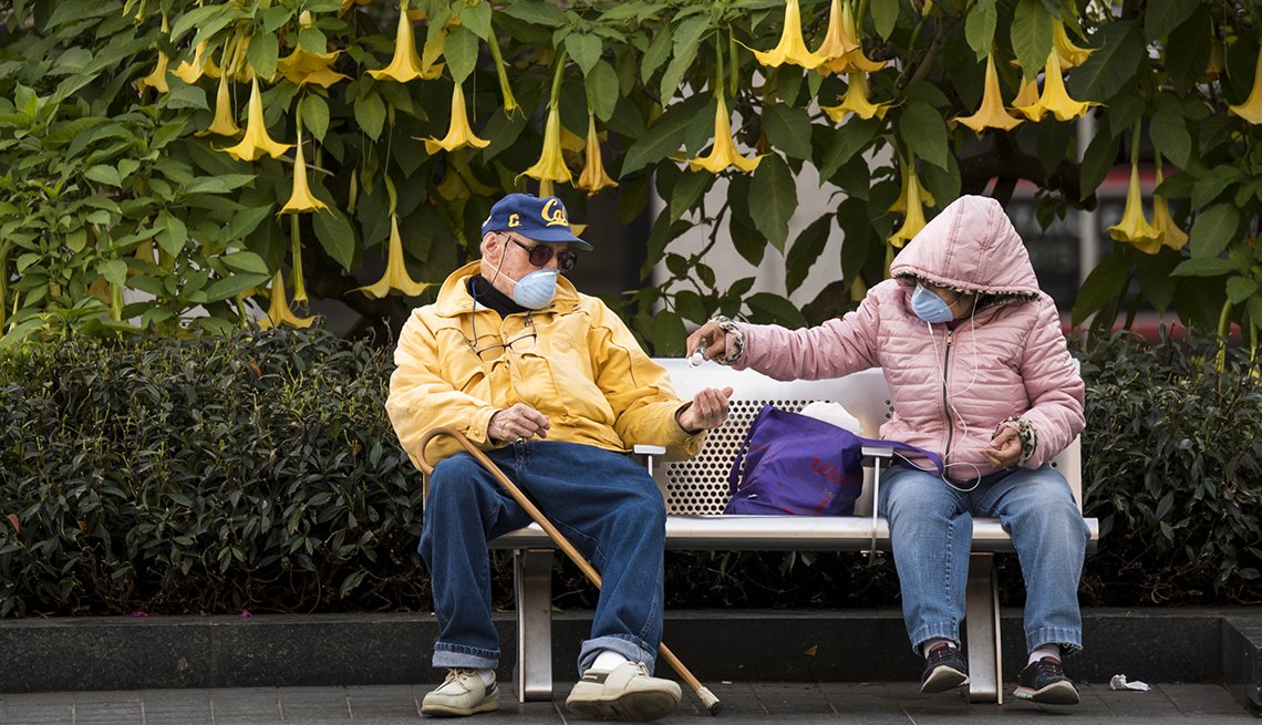 1140-people-on-park-bench-esp.web.jpg