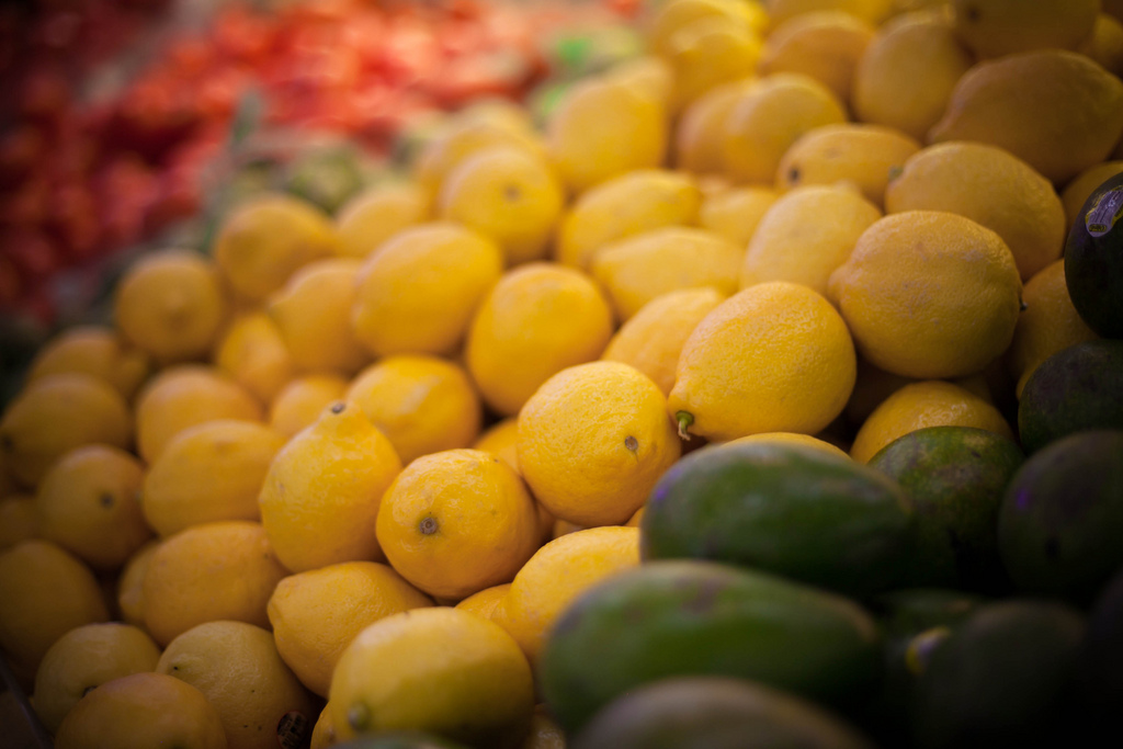 lemons in grocery