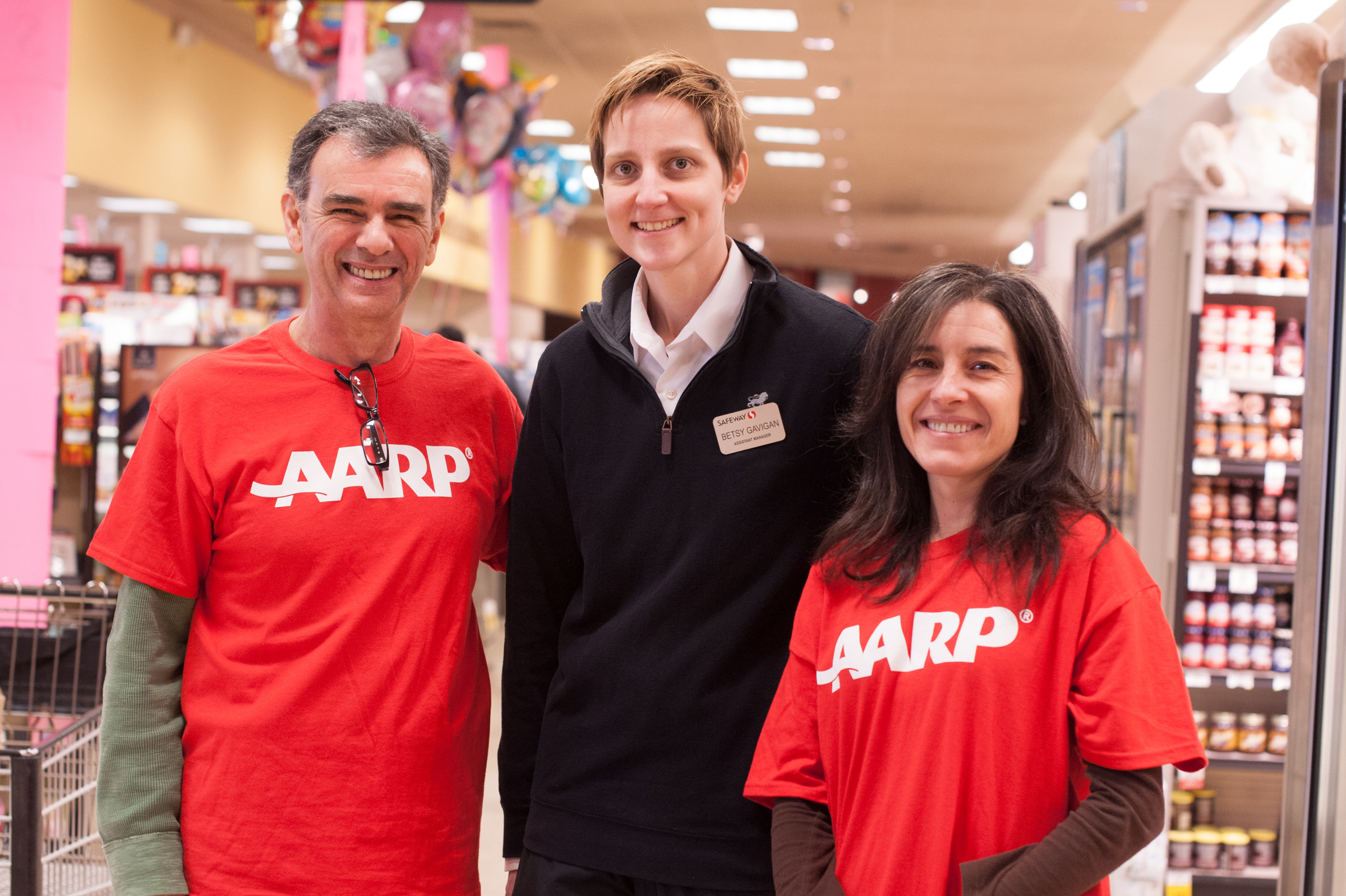 Aldo Asseo and Maria Ipoucha volunteer for AARP during the HfH Safeway food drive.